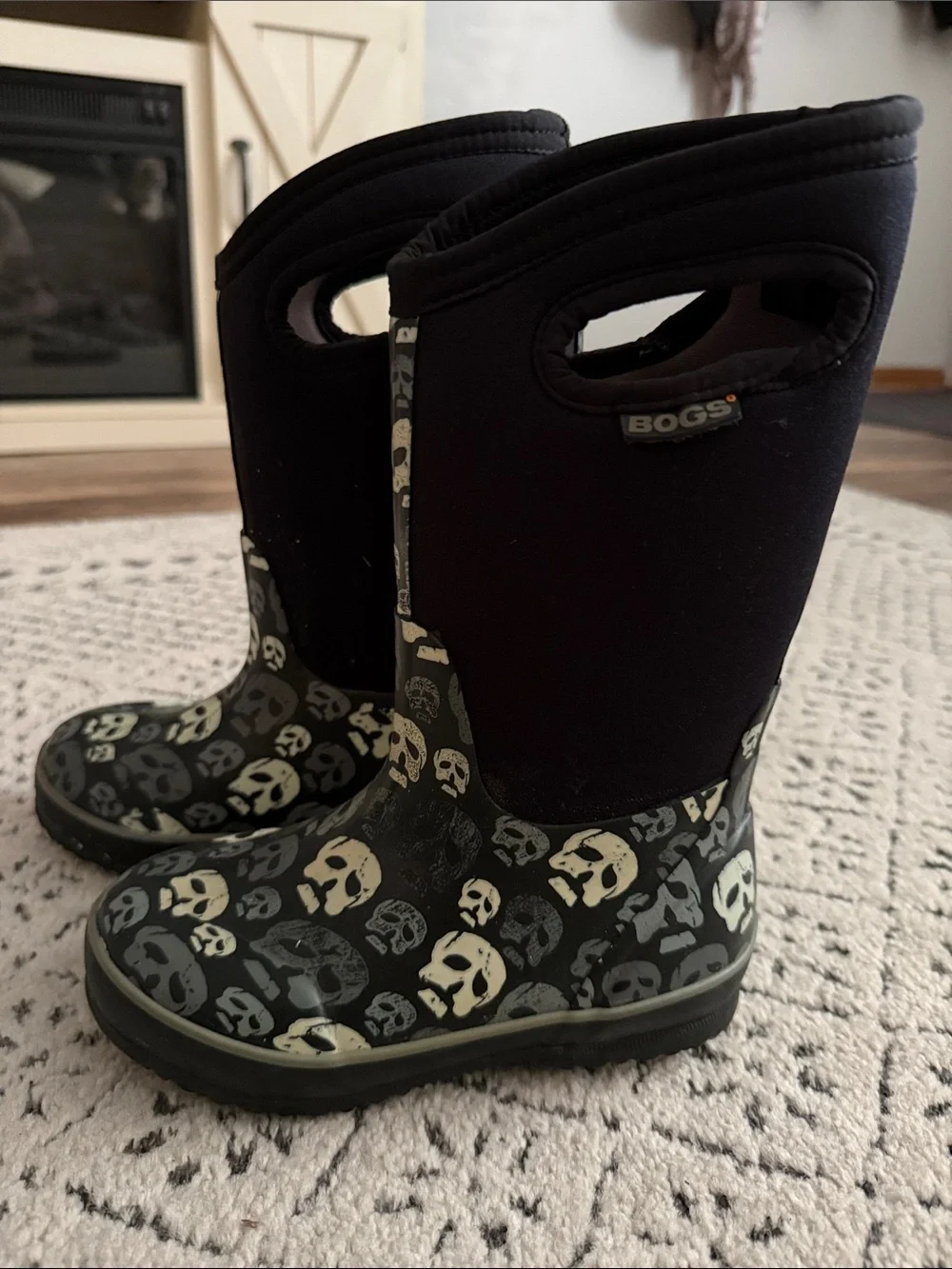 Vintage Bogs Kids Black Skulls Winter Rain Boots size 13